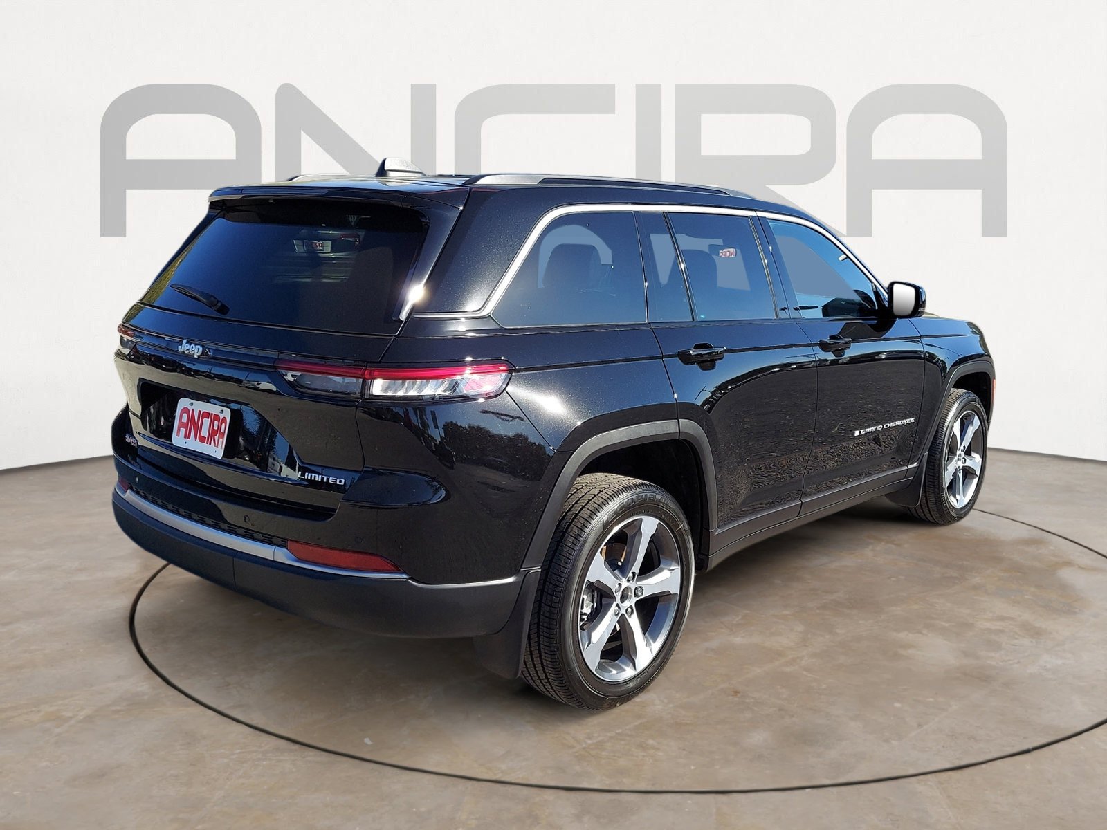 New 2026 Diamond Black Crystal Pearlcoat Jeep Limited image 10