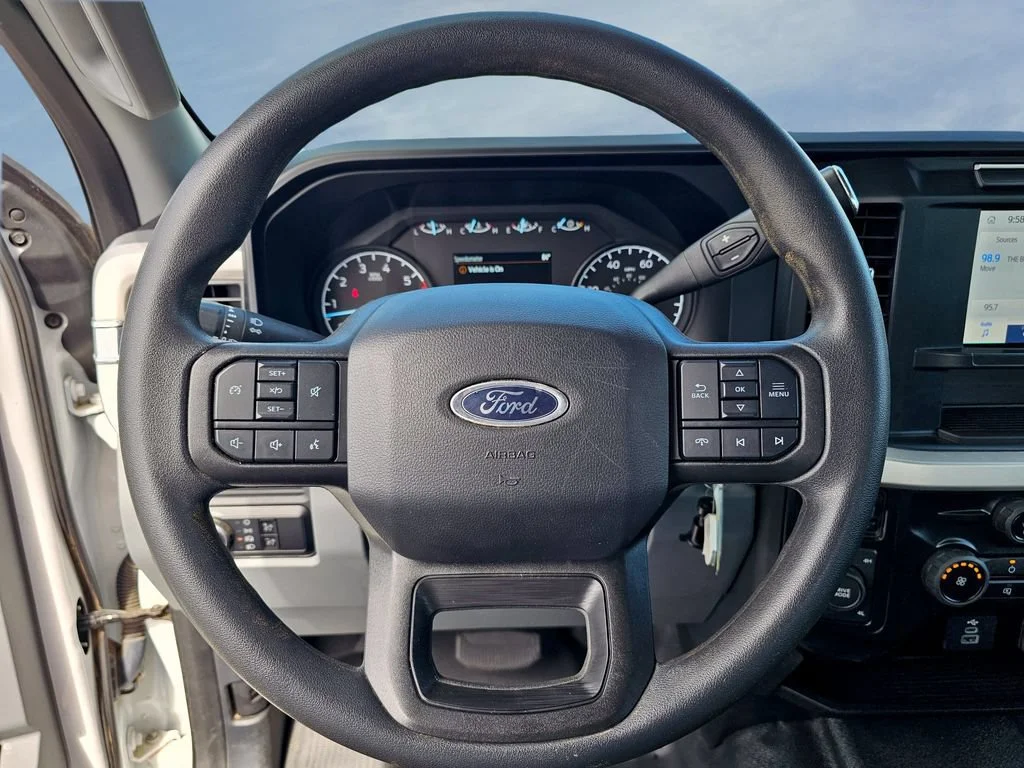 Used 2024 Oxford White Ford XL image 19