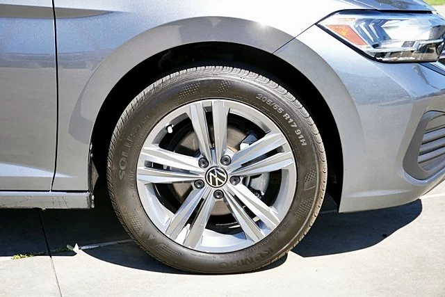 Used 2024 Gray Volkswagen 1.5T SE image 14