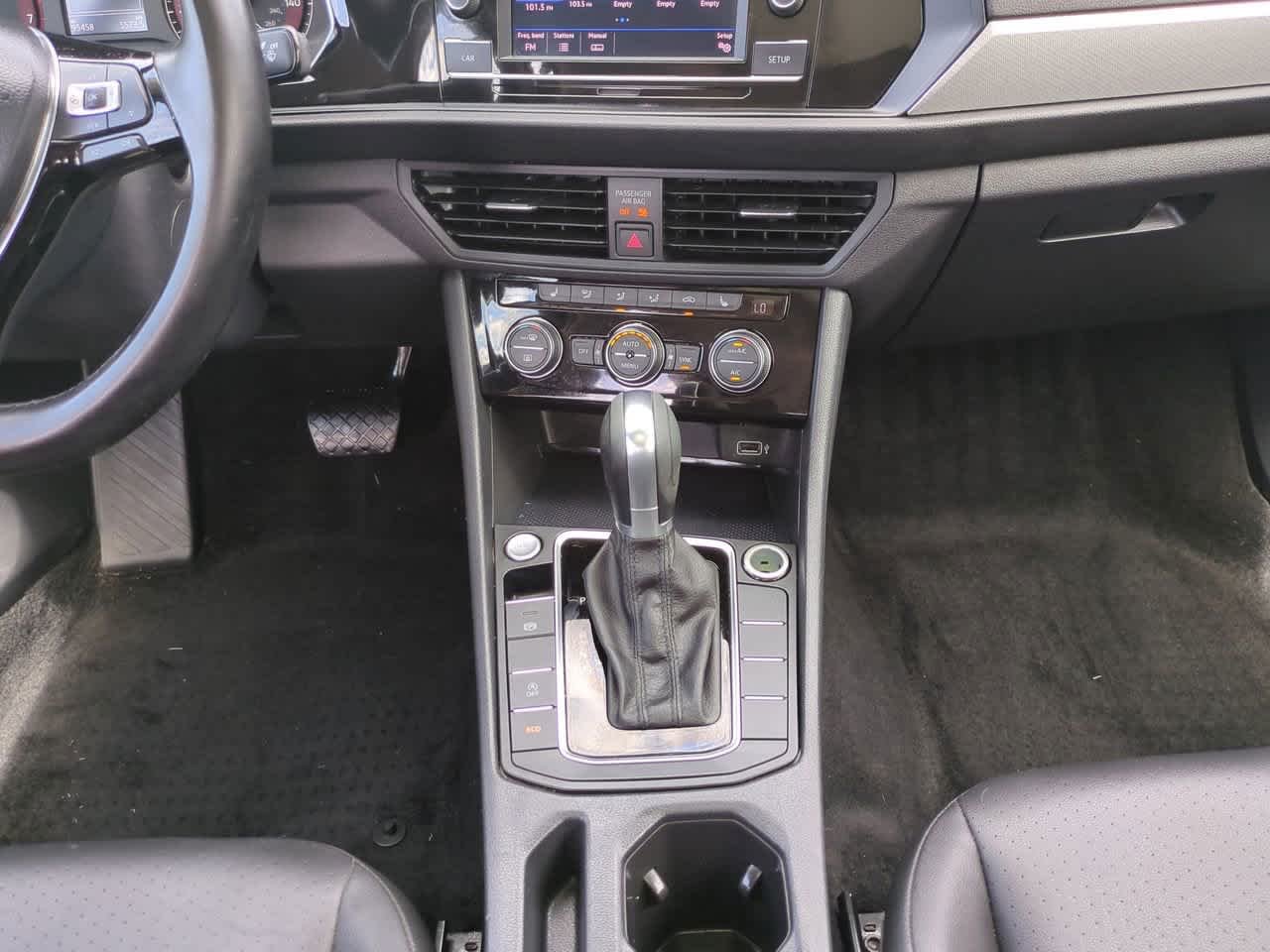 Used 2019 Platinum Gray Metallic Volkswagen SE image 18