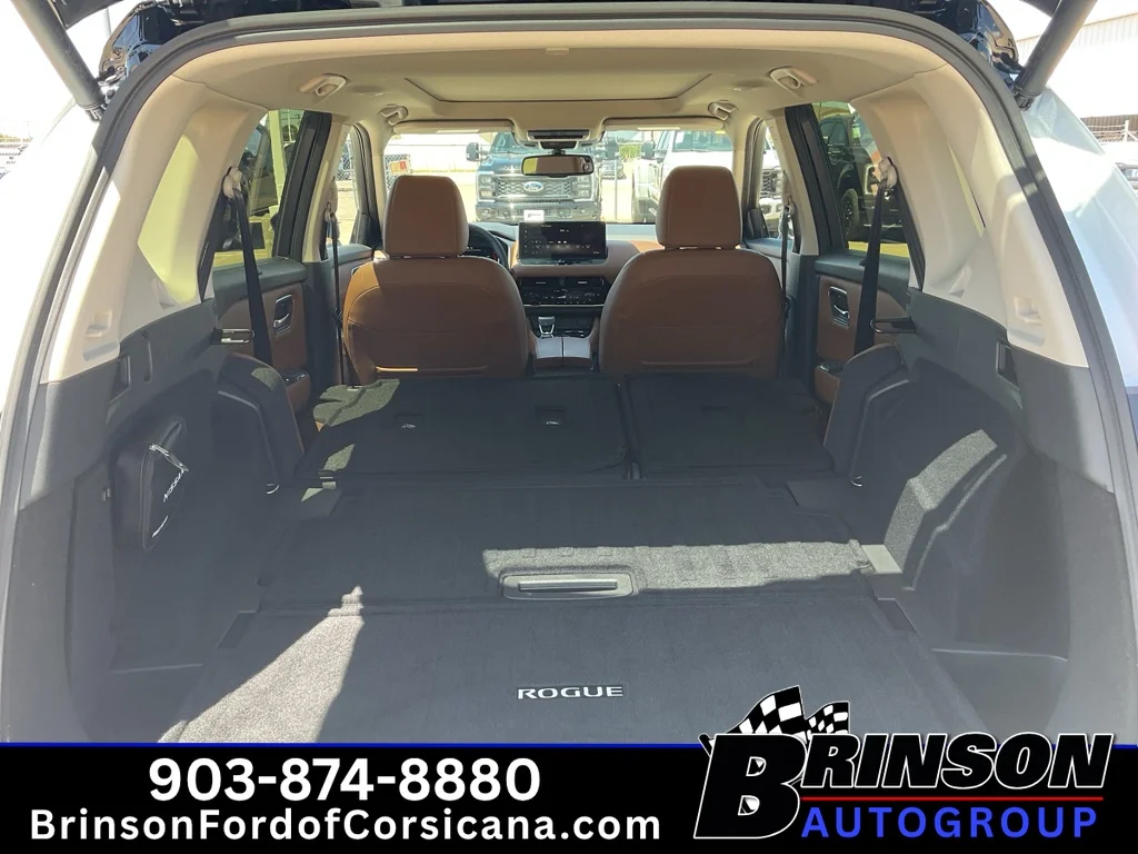 Used 2026 White / Black Nissan Platinum image 10