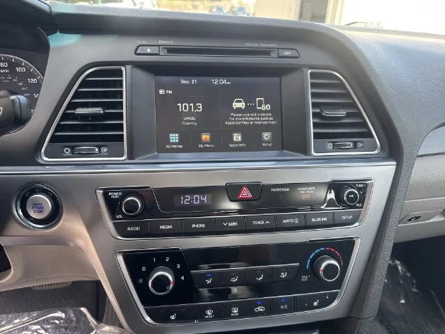 Used 2016 Silver Hyundai Sport image 20