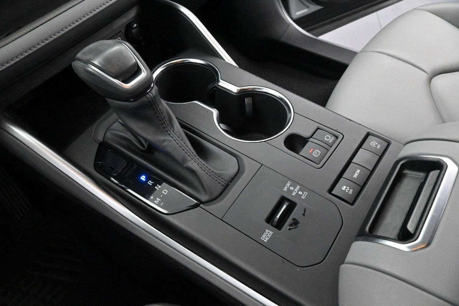 Used 2022 Celestial Silver Metallic Toyota XLE image 25