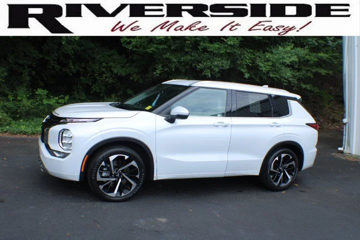 Used 2024 White Mitsubishi SEL image 4