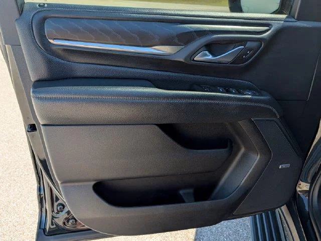 Used 2022 Onyx Black GMC Denali image 9