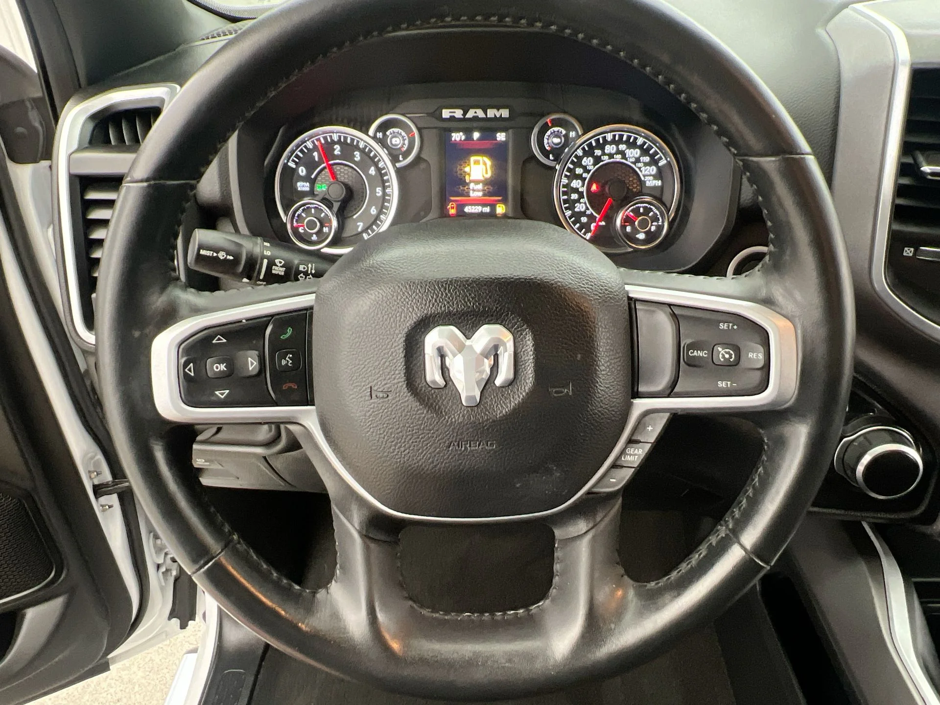 Used 2023 White Ram Big Horn/Lone Star image 29