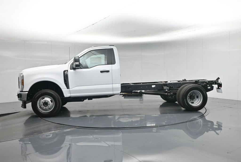 New 2026 Oxford White Ford XL image 23
