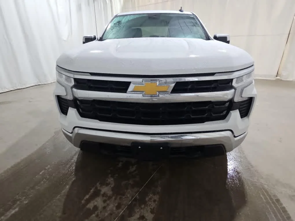 Used 2024 Summit White Chevrolet LT image 12