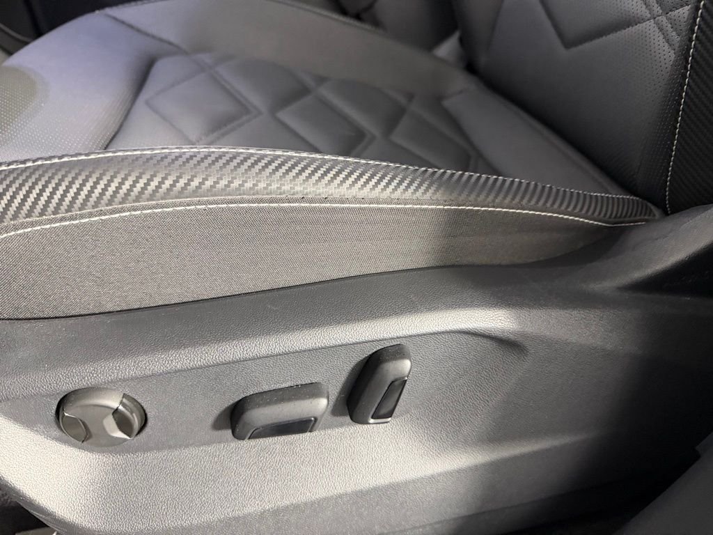 2025 Volkswagen Atlas Cross Sport SE w/Tech - Photo 21