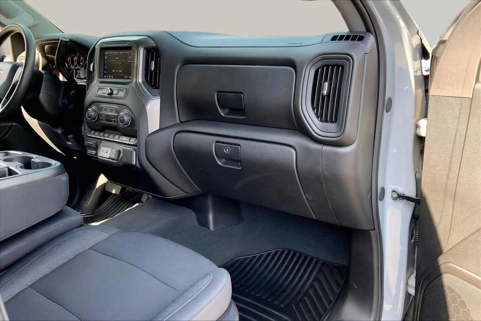 Used 2025 Slate Gray Metallic Chevrolet Custom image 19
