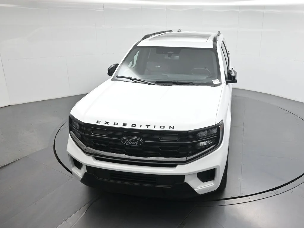 New 2026 Oxford White Ford Platinum image 31