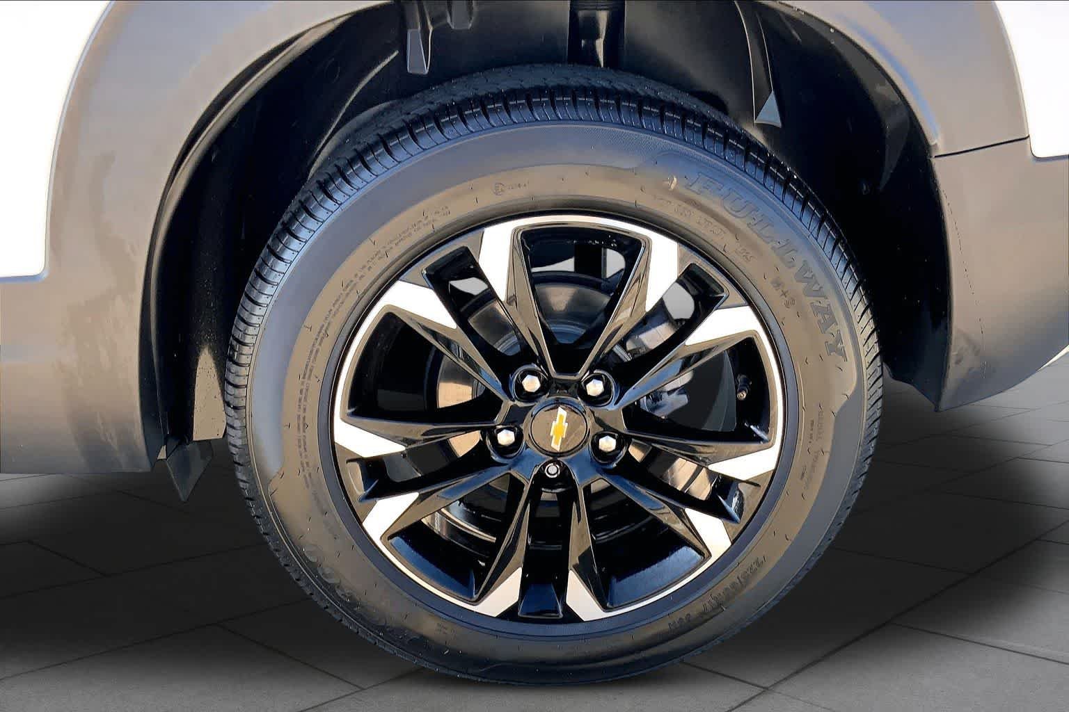 Used 2022 Summit White Chevrolet LT image 11