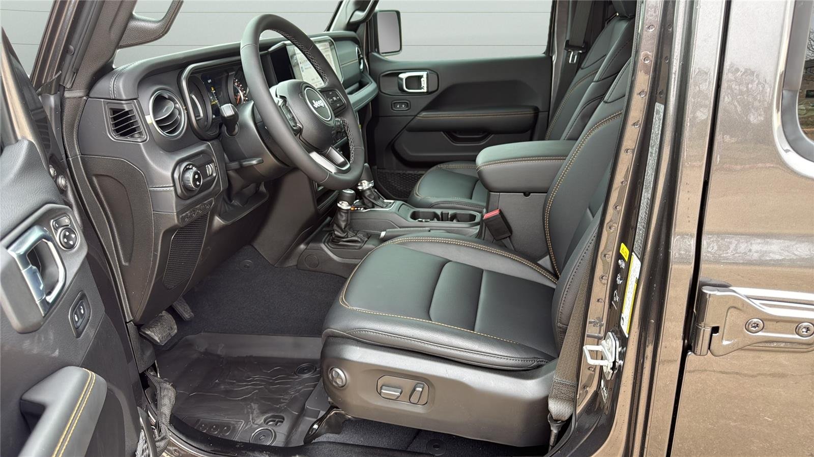New 2026 Granite Crystal Metallic Clear-Coat Exterior Paint Jeep Texas Trail image 19