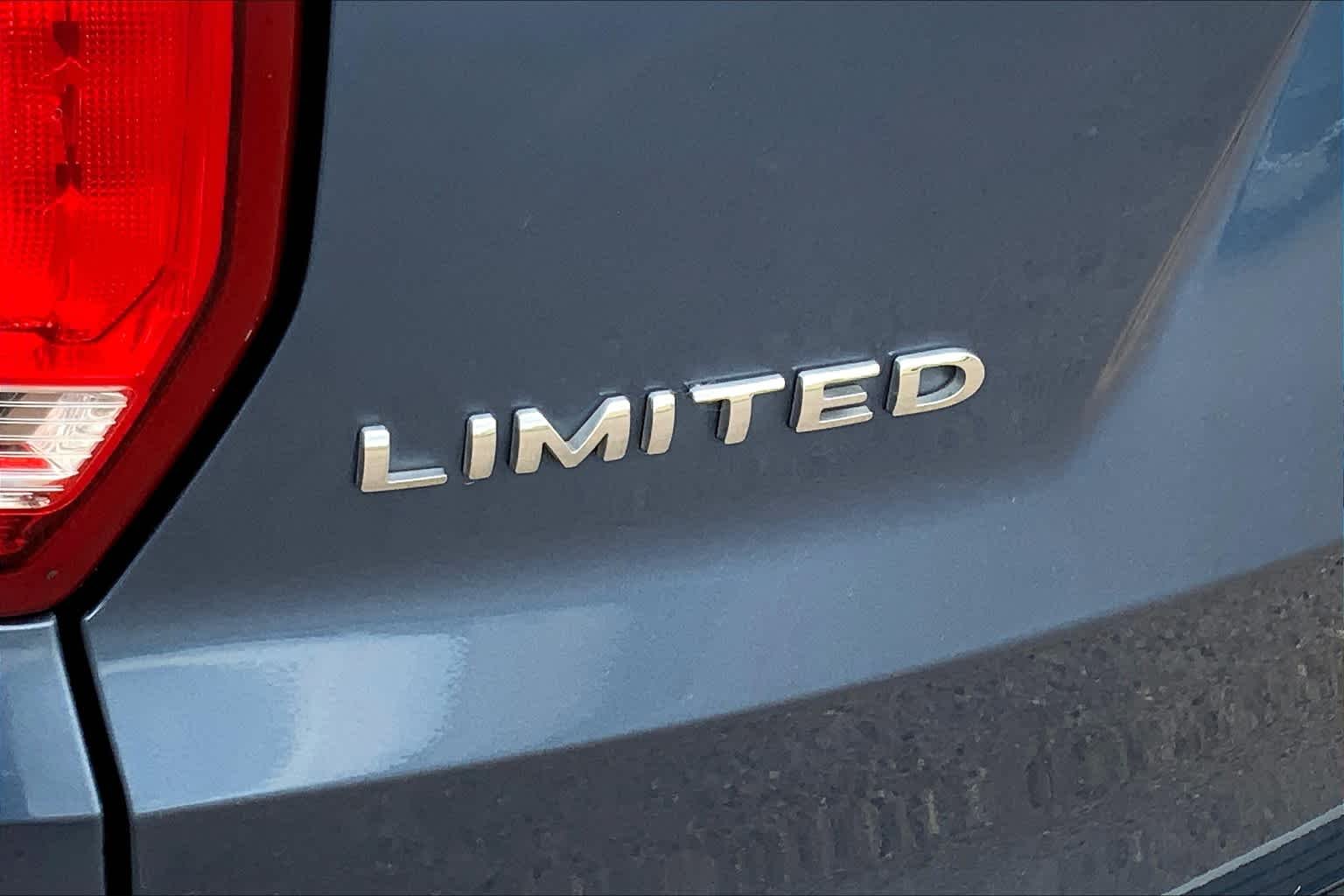 Used 2018 Blue Metallic Ford Limited image 10