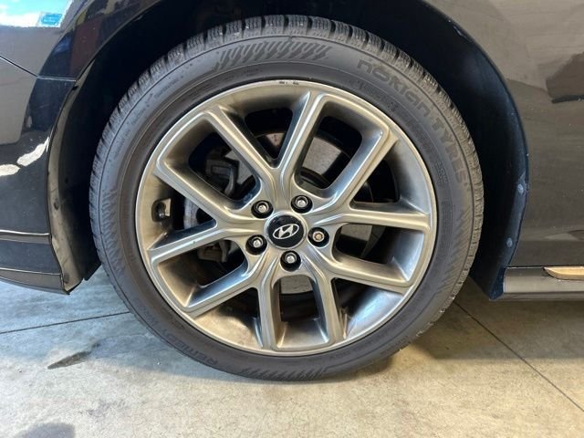 Used 2019 Phantom Black Hyundai Limited image 9