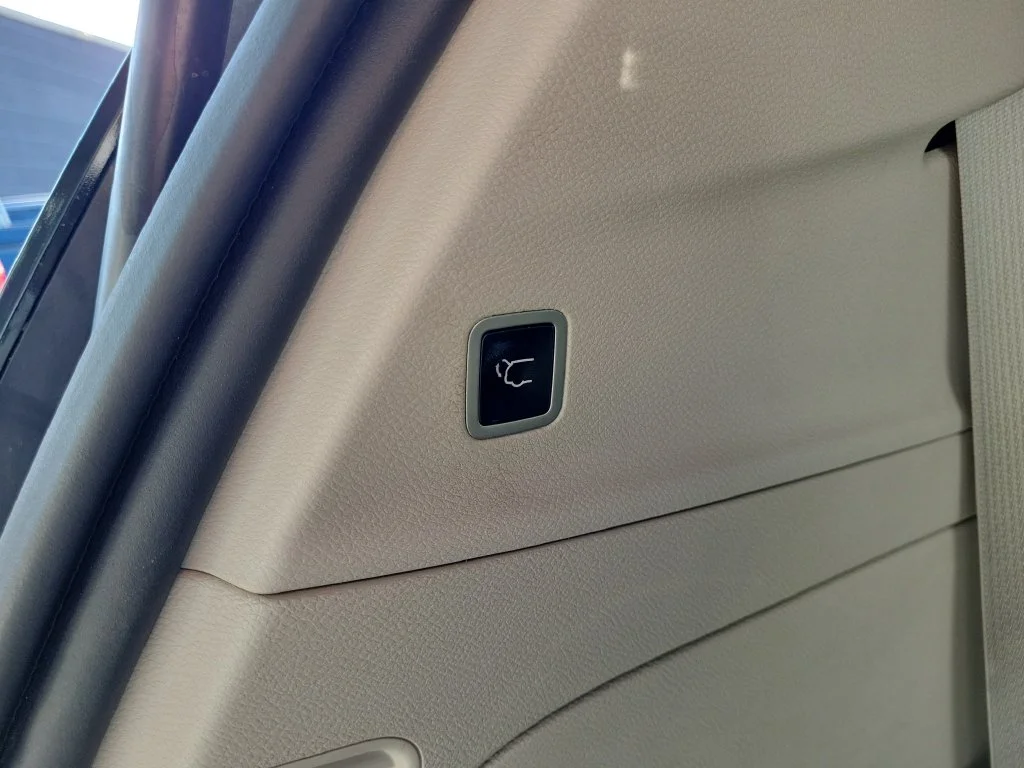 Used 2018 Gray Chrysler Touring L image 10