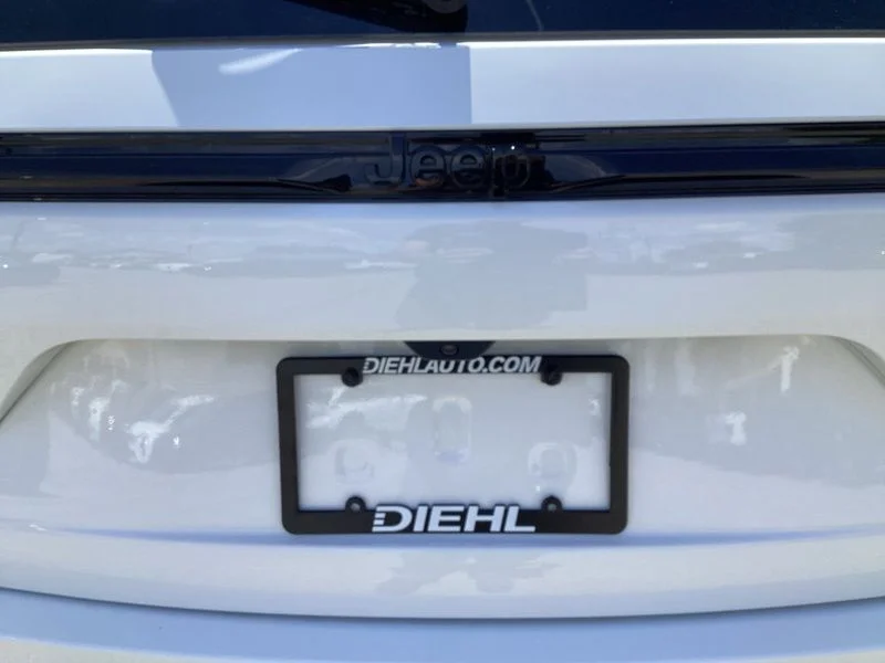 New 2026 Bright White Clear-Coat Exterior Paint Jeep Altitude image 11