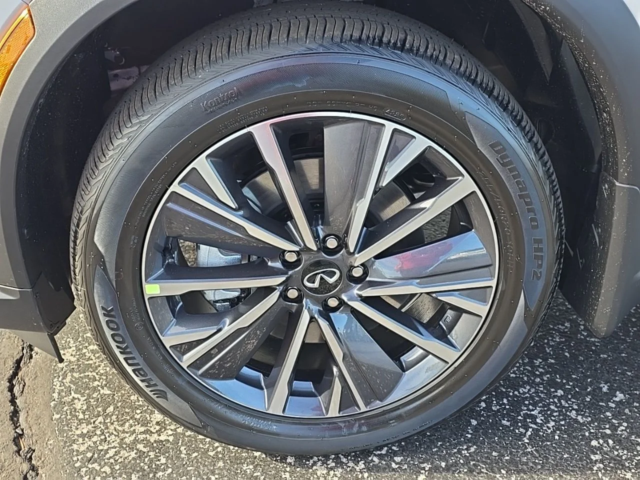 New 2026 RADIANT WHITE INFINITI Luxe AWD image 9
