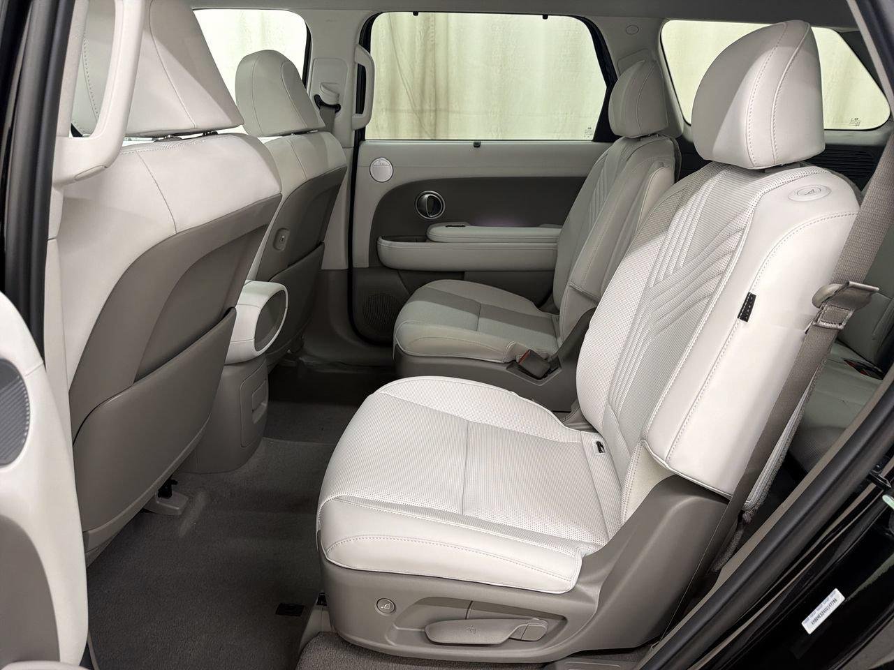 New 2027 Abyss Black Pearl Hyundai SEL Premium AWD image 19