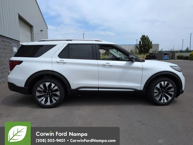 New 2026 Star White Metallic Tri-Coat Ford Platinum image 2