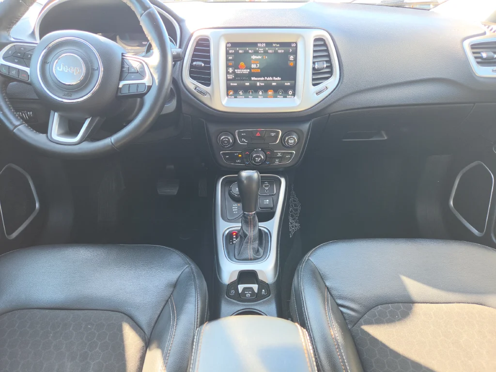 Used 2017 Black Jeep Latitude image 10
