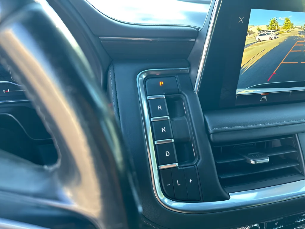 Used 2023 White GMC SLE image 29