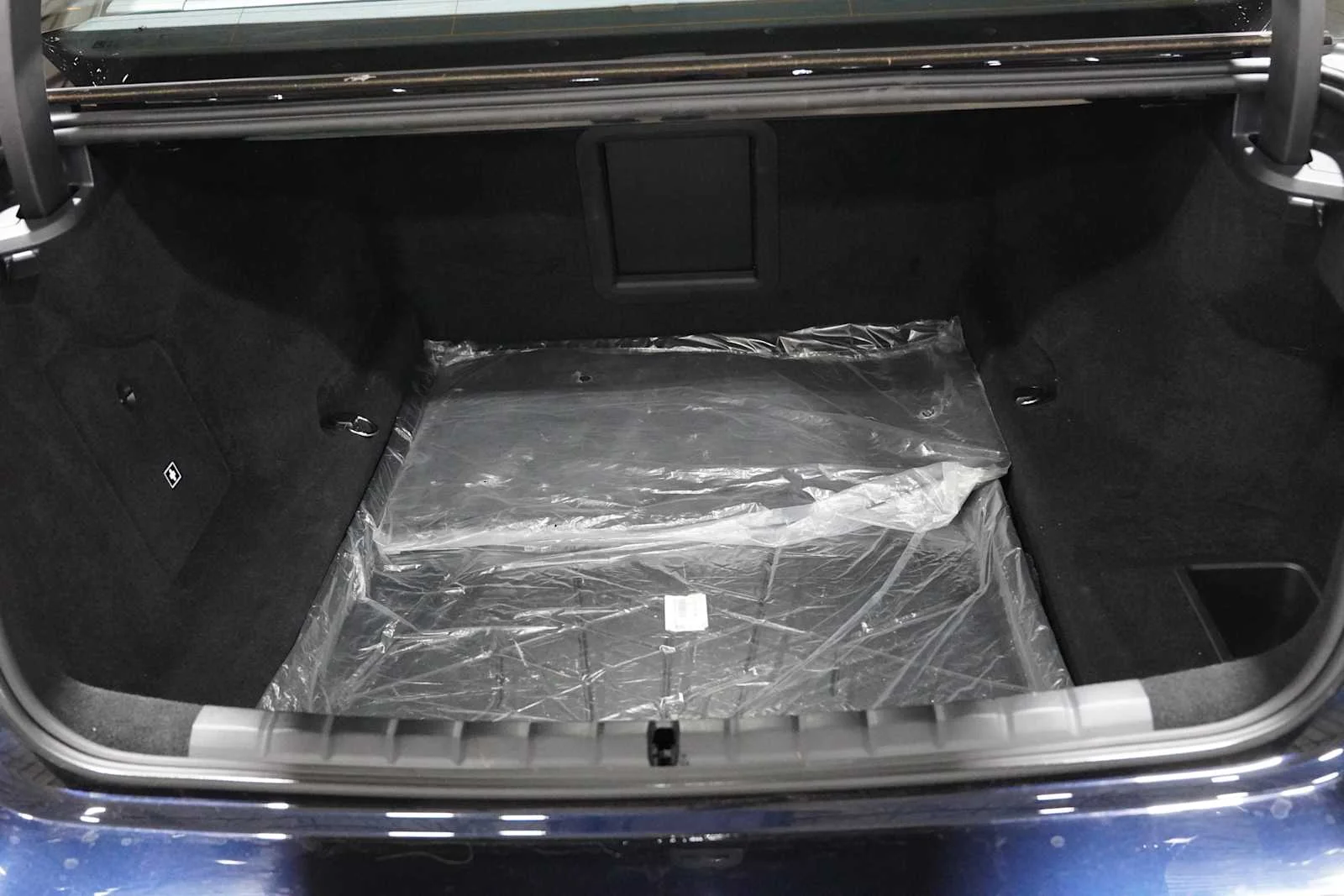 Used 2025 Carbon Black Metallic BMW 750e xDrive image 23