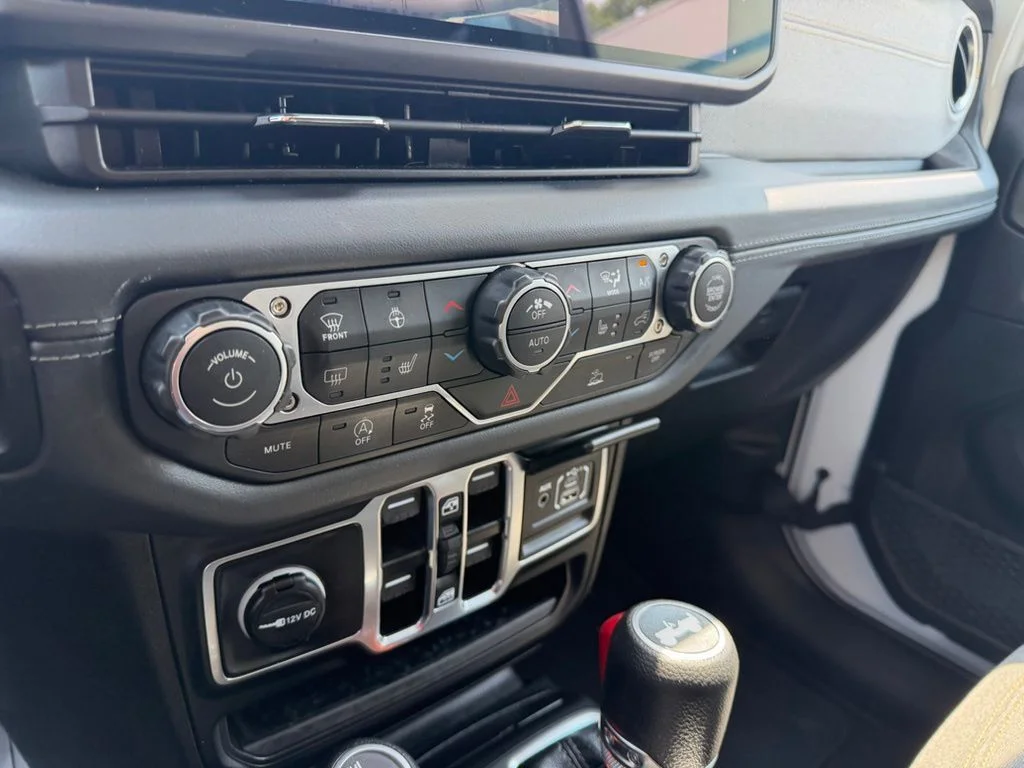 Used 2025 Bright White Clearcoat Jeep Sahara image 26
