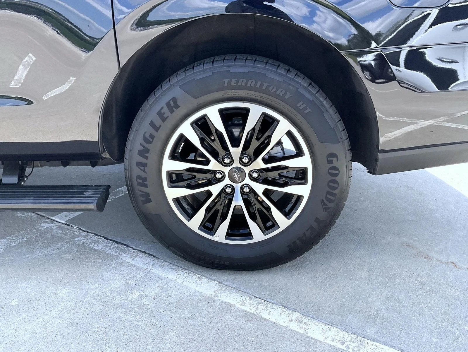 Used 2025 Black Ford Platinum image 24