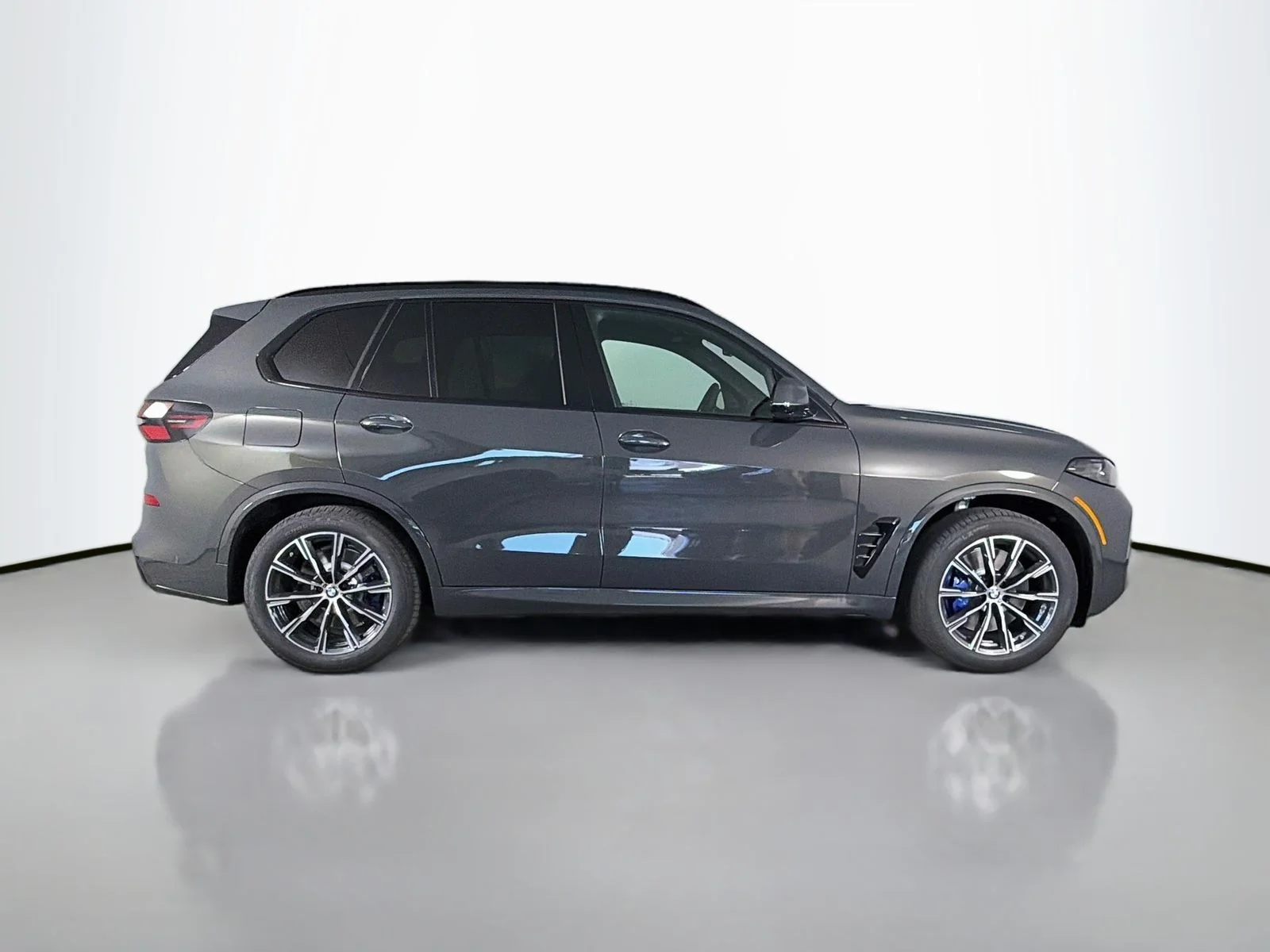 New 2026 Dravit Grey Metallic BMW xDrive50e image 8