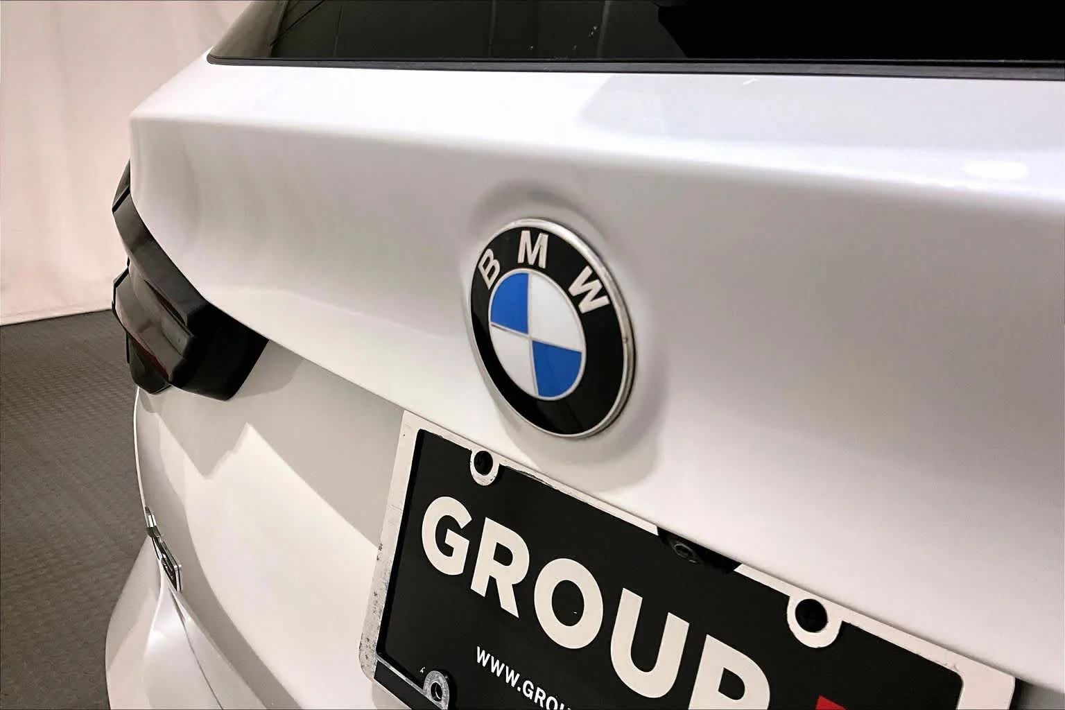 Used 2022 Mineral White Metallic BMW xDrive30i image 64
