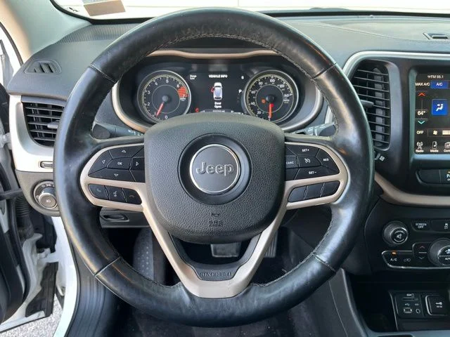 Used 2018 White Jeep Limited image 21