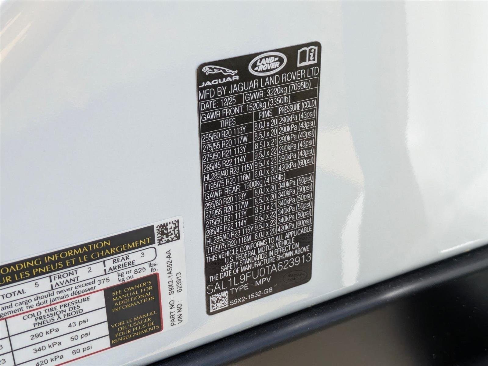 Used 2026 Fuji White Land Rover Dynamic SE image 37