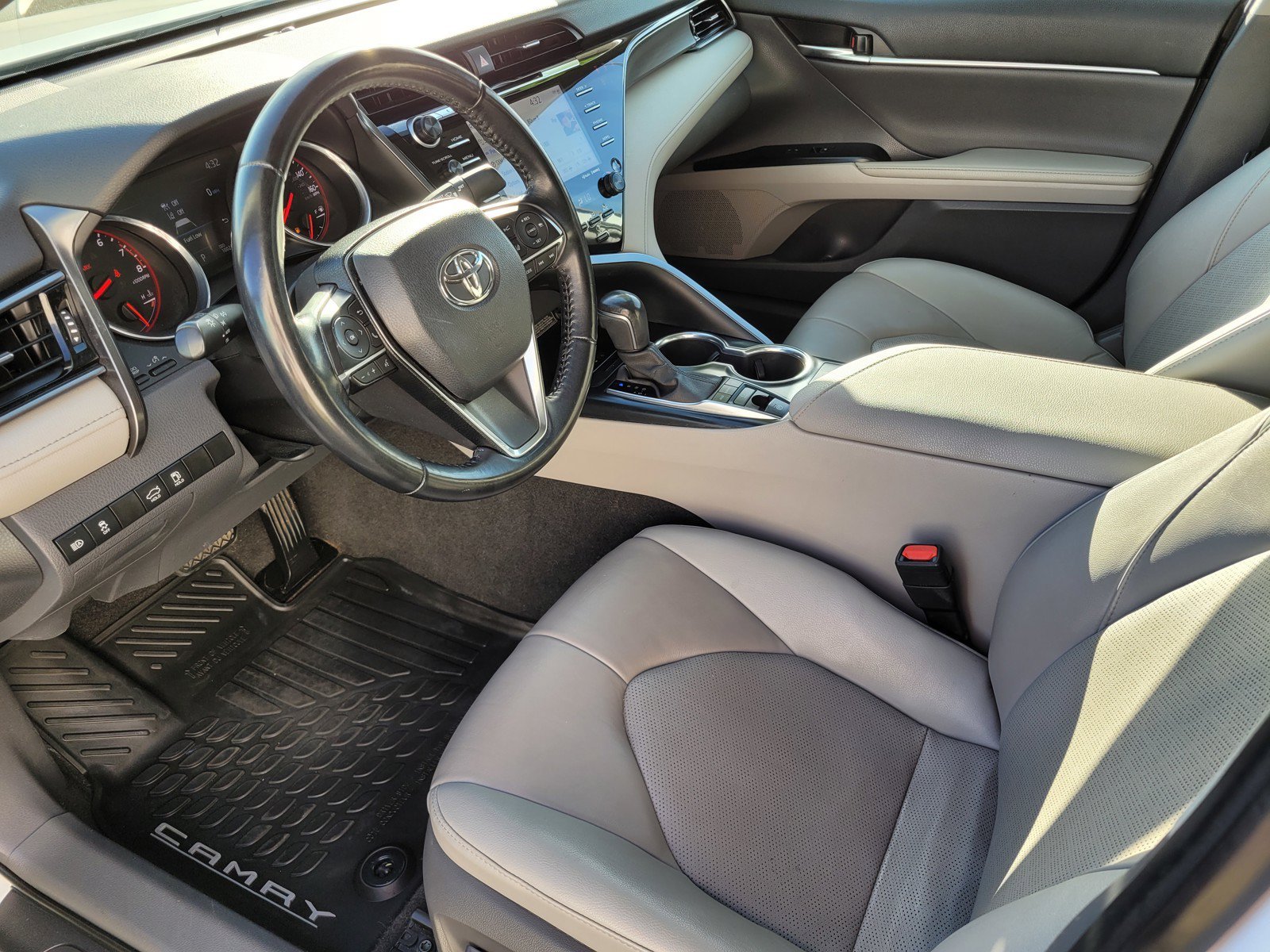 Used 2020 WIND CHILL PEARL Toyota XSE image 15