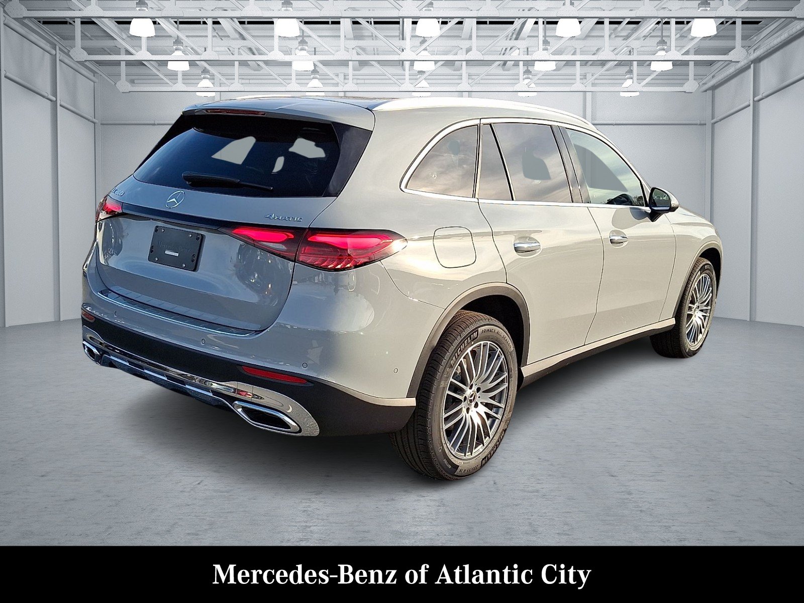 New 2026 MANUFAKTUR Alpine Grey Mercedes-Benz GLC 300 image 4