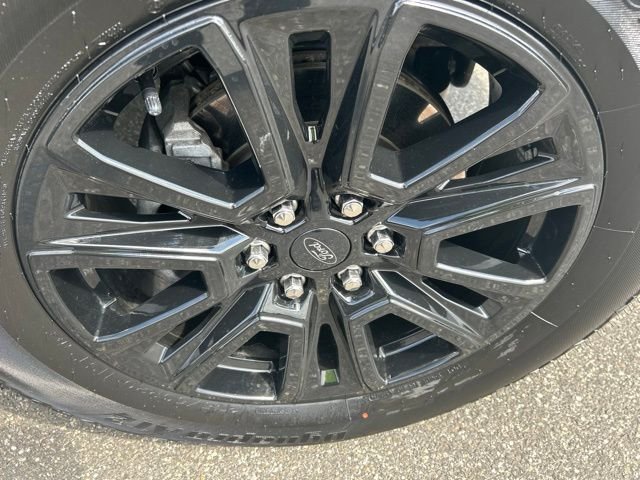 Used 2025 White Metallic Ford Platinum image 11