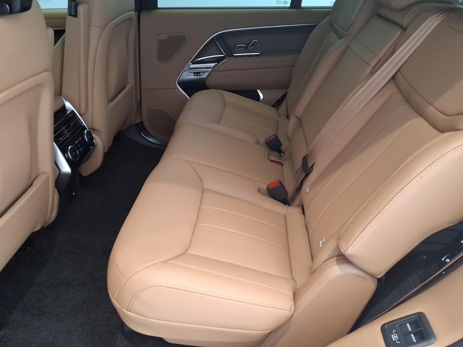 New 2026 Santorini Black LAND ROVER SE 7 Seats image 18