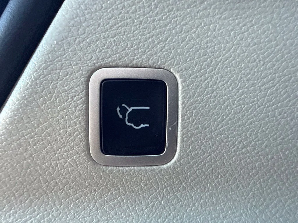 Used 2023 Black Chrysler Touring L image 34