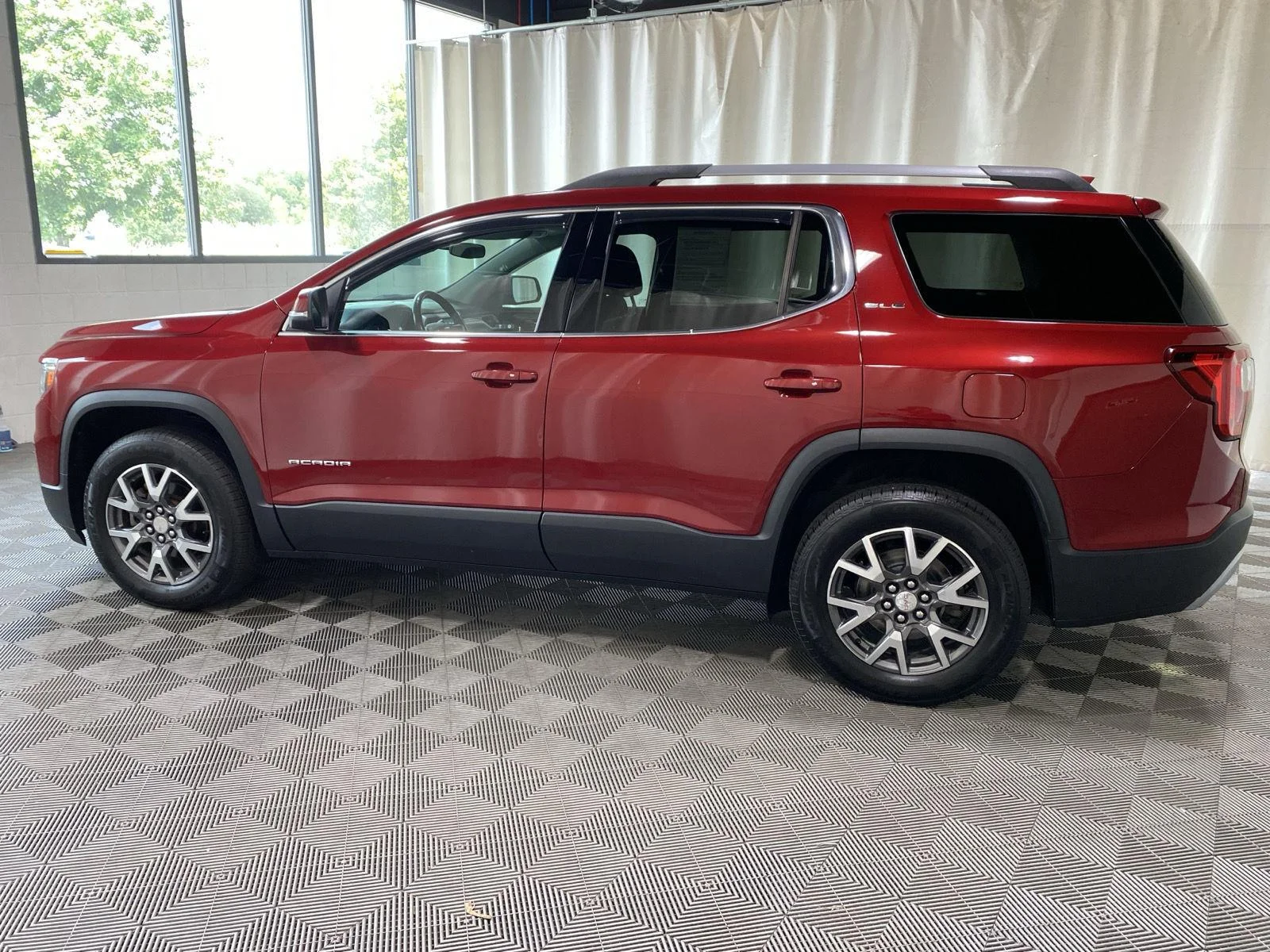 Used 2020 Red Quartz Tintcoat GMC SLE image 4