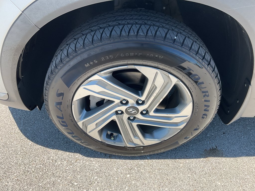 Used 2022 Shimmering Silver Hyundai SE image 5