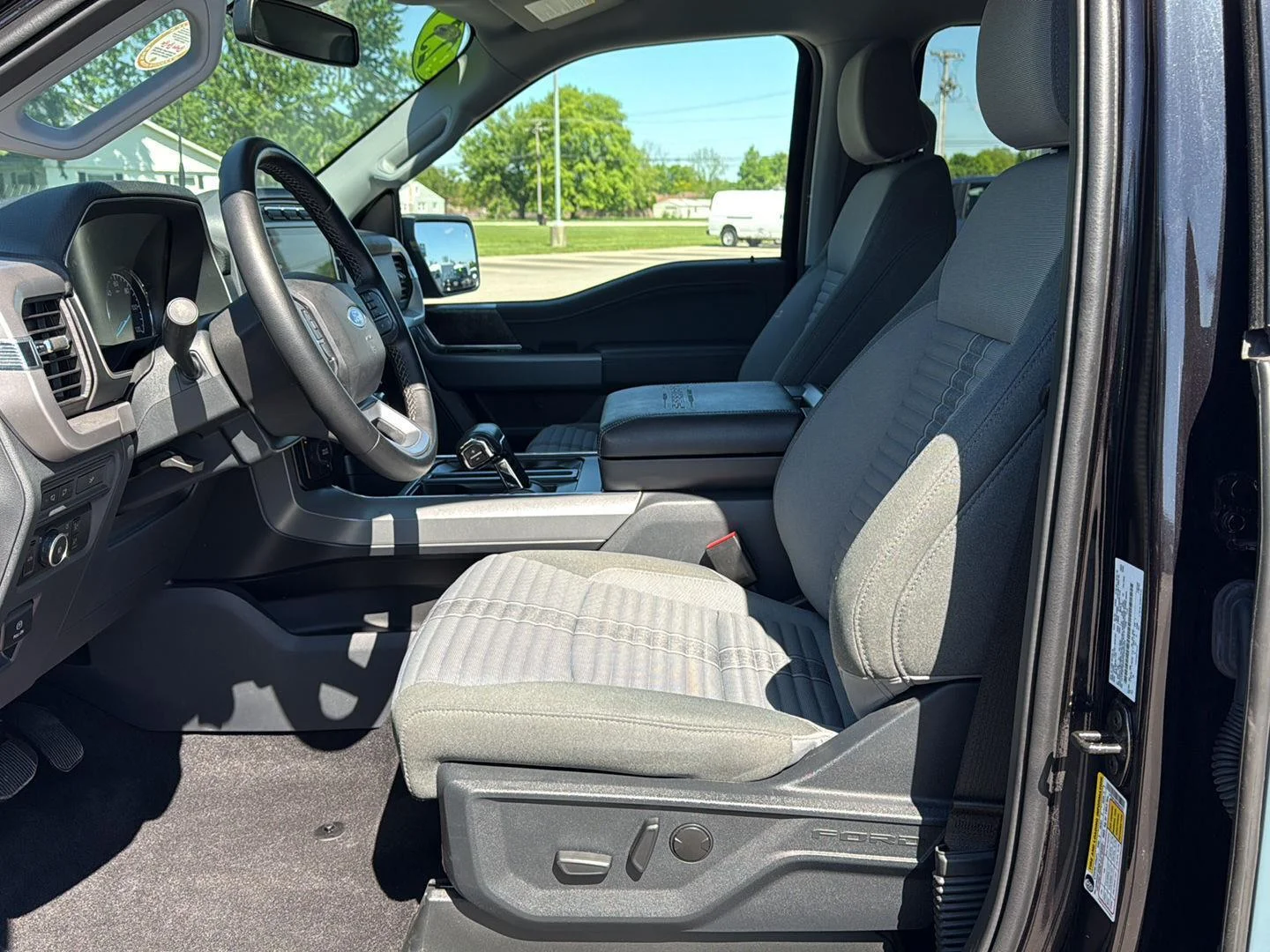 Used 2023 Area 51/Agate Black Ford XLT image 10