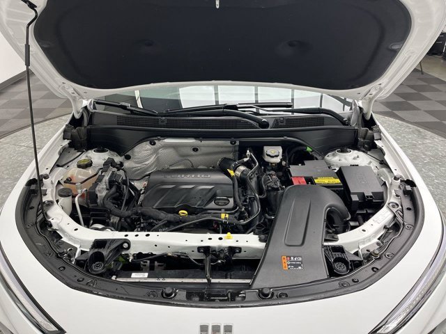 Used 2025 Summit White Buick Preferred image 27