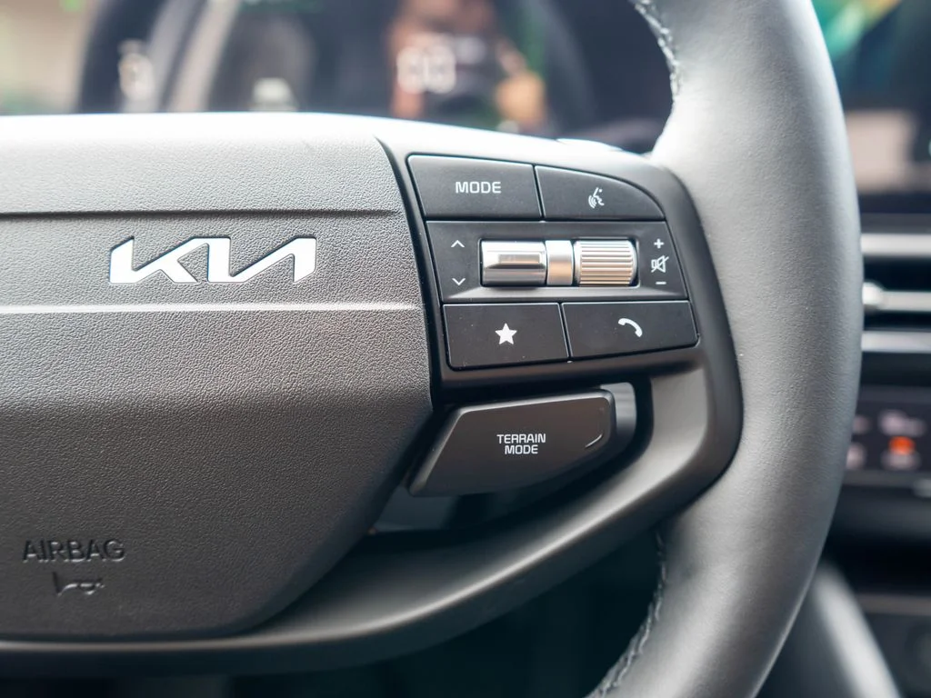 New 2026 Snow White Pearl Kia EX image 18