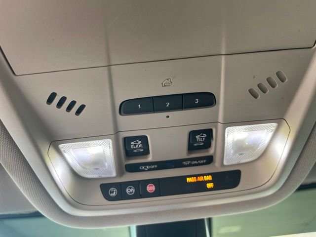 Used 2019 White GMC Denali image 23
