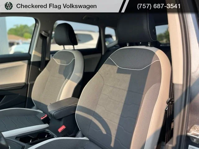 Used 2025 Platinum Gray Metallic Volkswagen 1.5T SE image 19