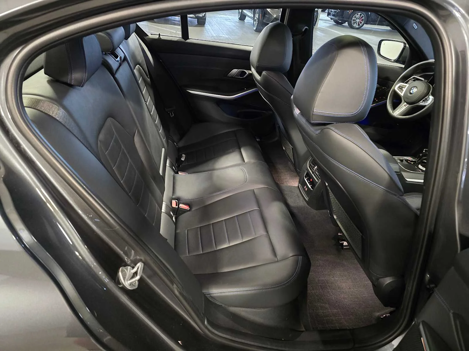 Used 2021 Mineral Gray Metallic BMW xDrive image 32