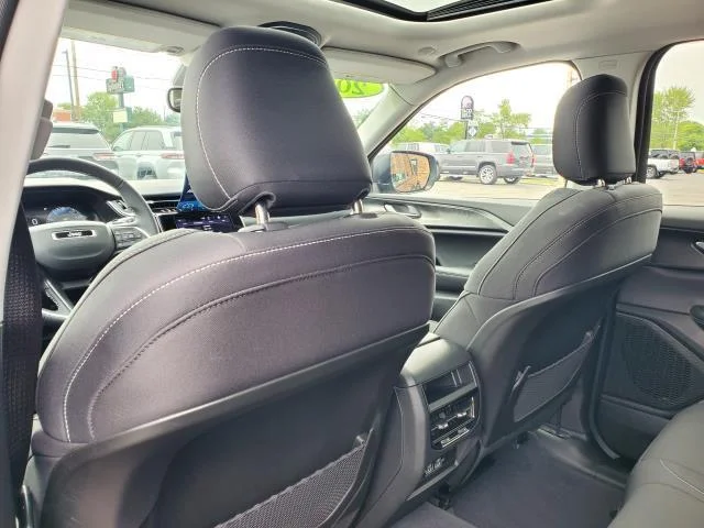 Used 2023 Diamond Black Crystal Pearlcoat Jeep Laredo X image 26