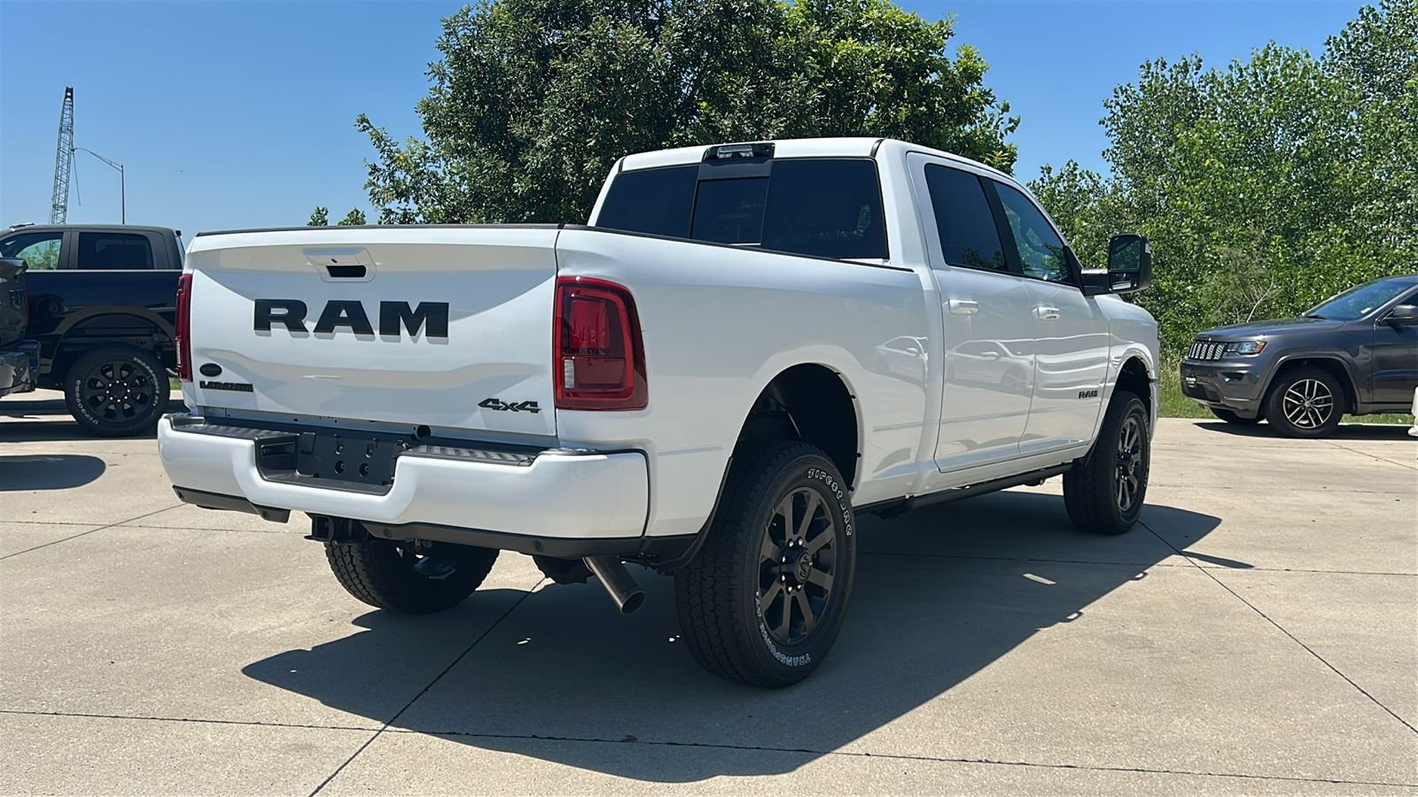 New 2026 Bright White Clear-Coat Exterior Paint RAM Laramie image 4