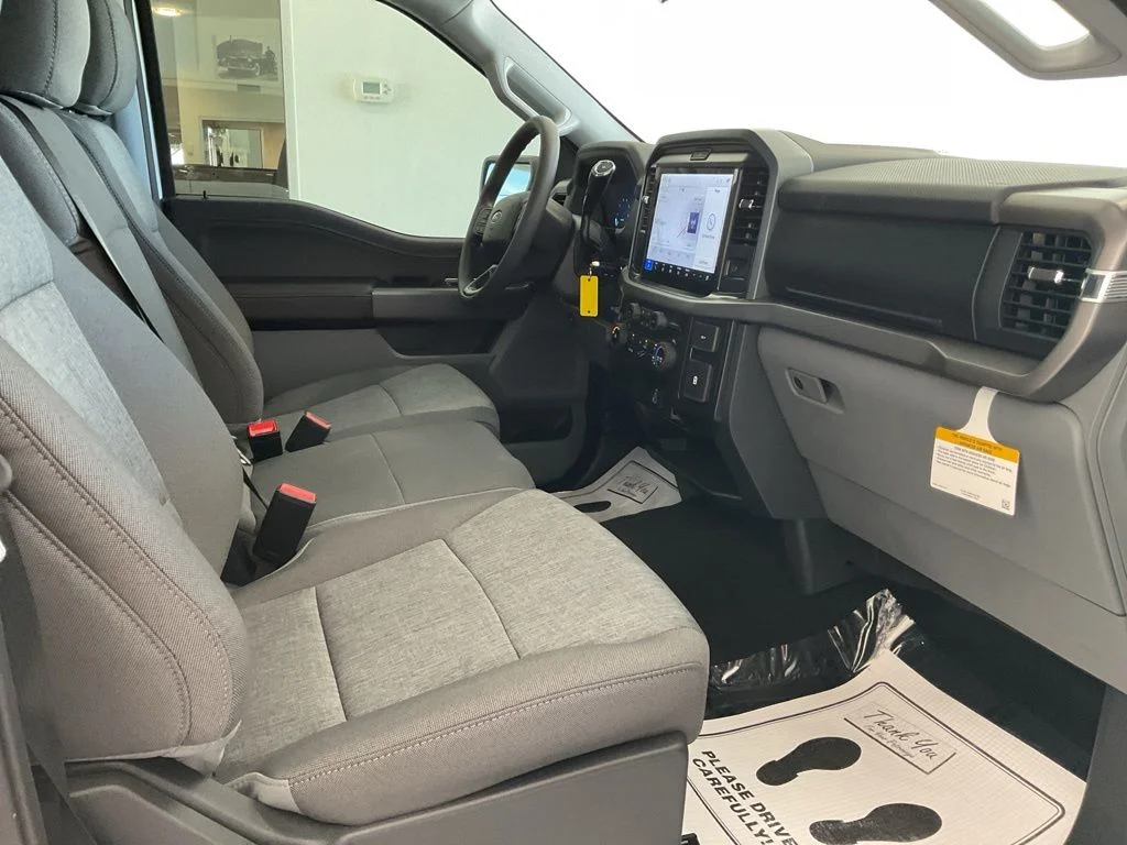 New 2026 Oxford White Ford XLT image 16