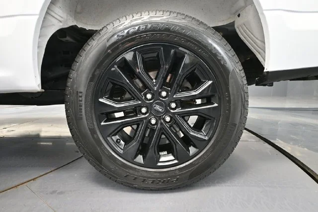 Used 2019 White Ford XL image 9